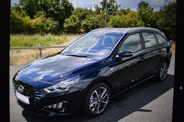 Hyundai i30 cw  Mild-Hybrid Automatik Navi Kamera