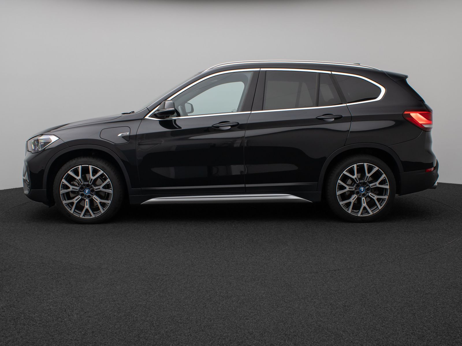 Fahrzeugabbildung BMW X1 xD25e xLine Kamera HUD DAB H/K Komfort Sport