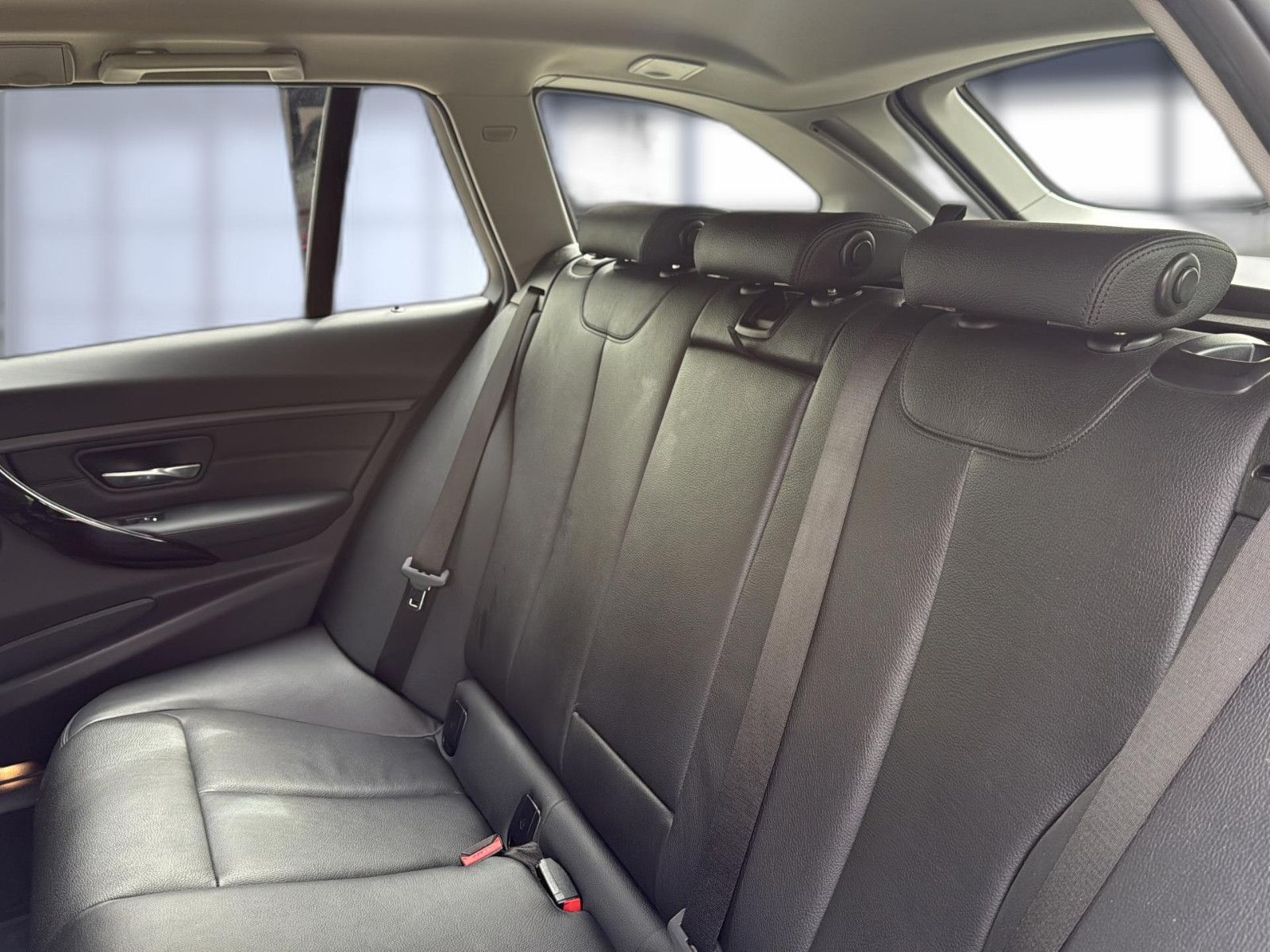 Fahrzeugabbildung BMW 320 i Touring / AHK / unfallfrei
