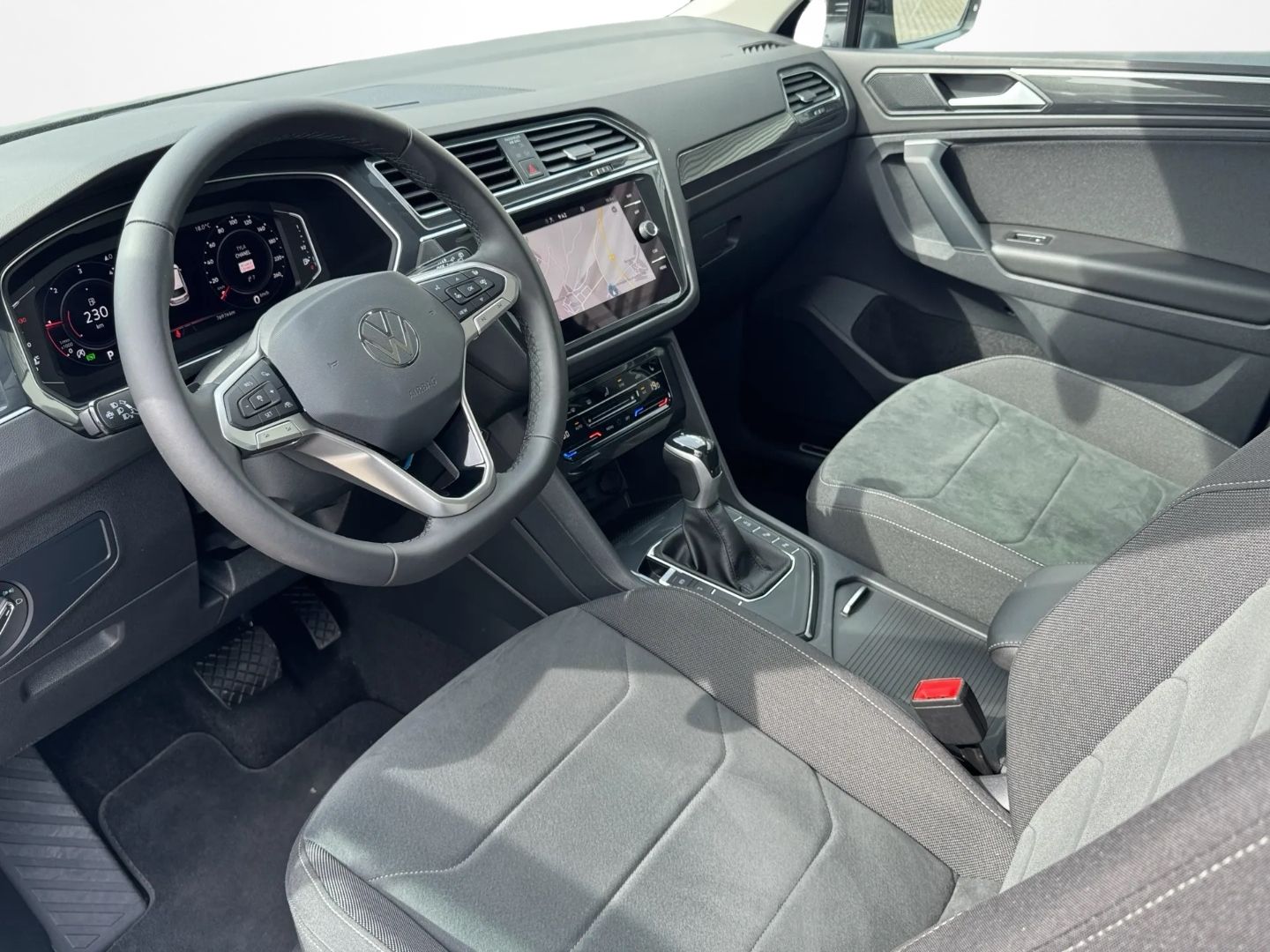 Tiguan 2.0 TDI DSG Elegance *NAVI*MATRIX*PANO*