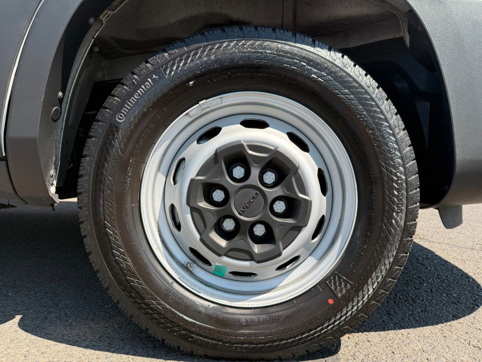 Fahrzeugabbildung Iveco Daily 35S18HA8 V Kastenwagen *R 3.520*AHK*