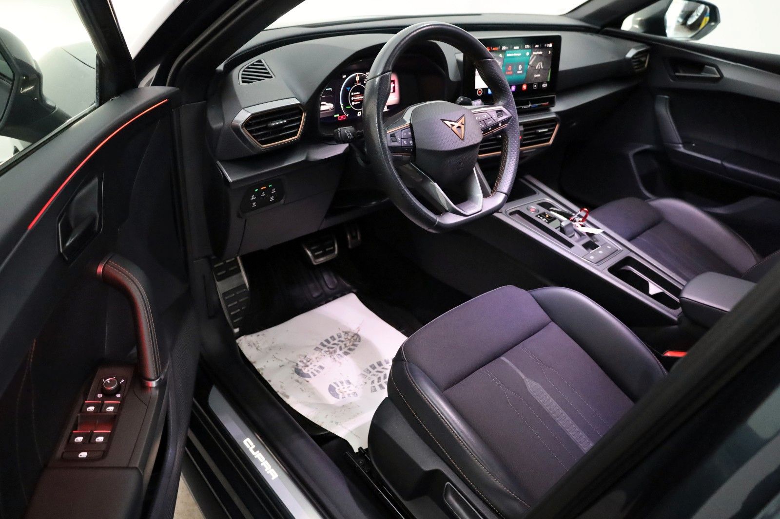 Fahrzeugabbildung CUPRA Leon Sportstourer VZ,Leder,Navi,LED,SH,Kamera+WR