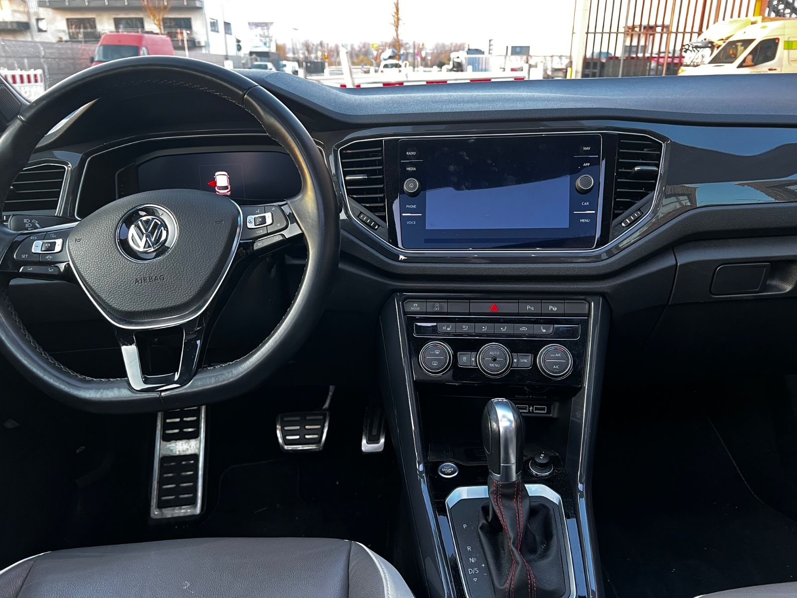 Volkswagen T-Roc 2.0 TDI DSG Sport Pano Kam foto 17