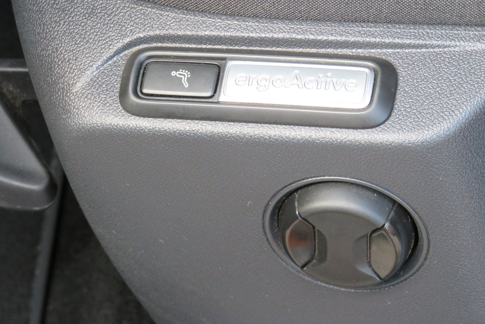 Fahrzeugabbildung Volkswagen Tiguan Life DSG AHK KAMERA ACC PDC SITZH. NAVI 1