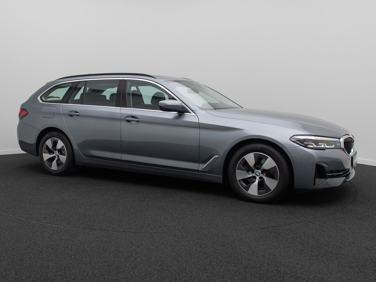 Fahrzeugabbildung BMW 520d Kamera HUD Alarm Panorama DAB Leder Sport