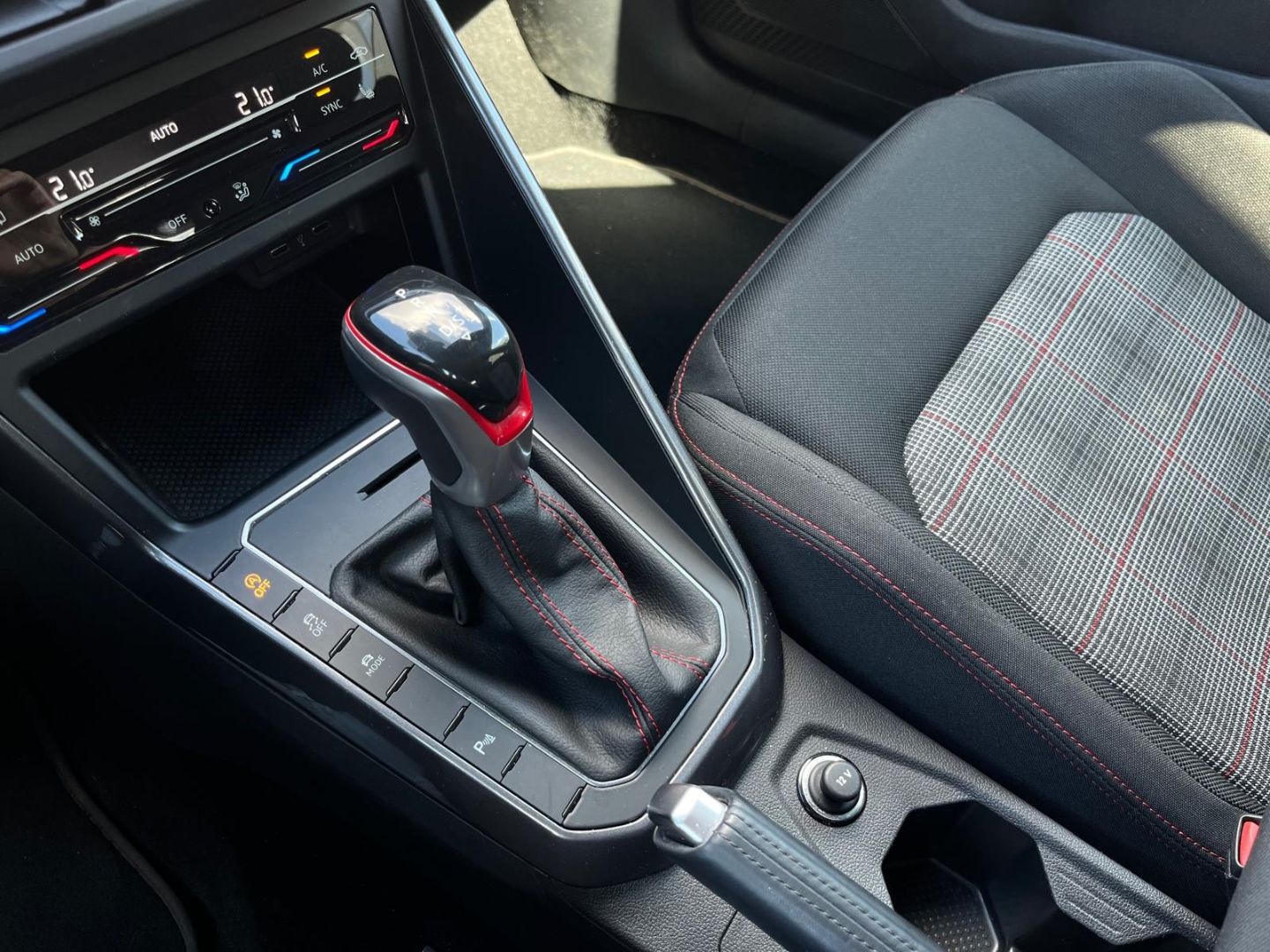Polo GTI 2.0TSI DSG - NAVI*KAMERA*IQ.DRIVE*1Hand