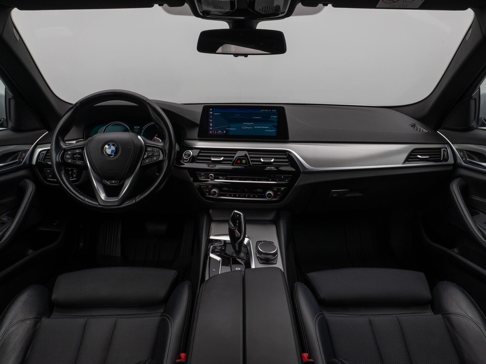 Fahrzeugabbildung BMW 520d  Sport Line HUD HiFi PDC Alarm DisplayKey