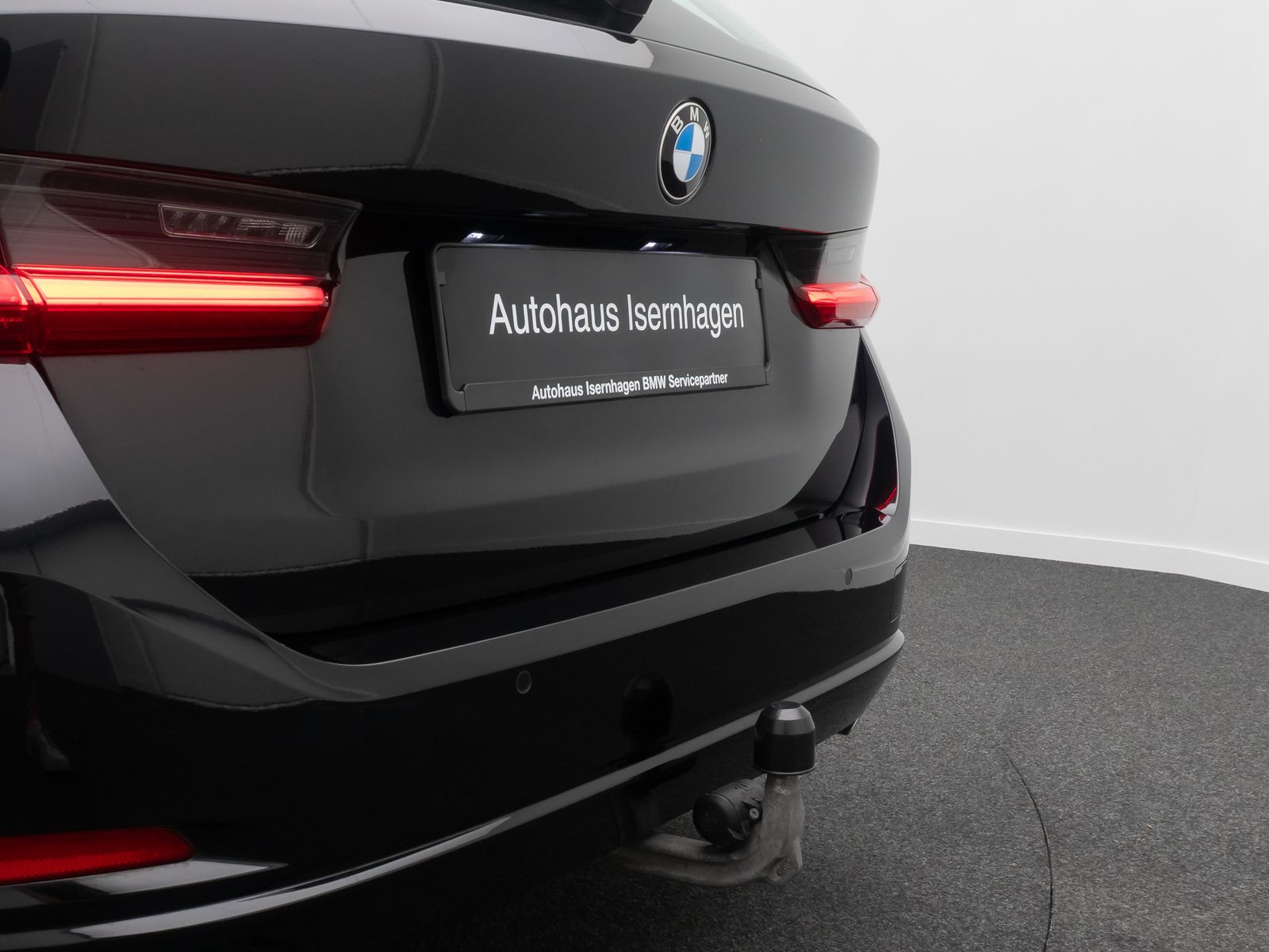Fahrzeugabbildung BMW 320d GeschwindigReg AHK Widscreen Sport DAB