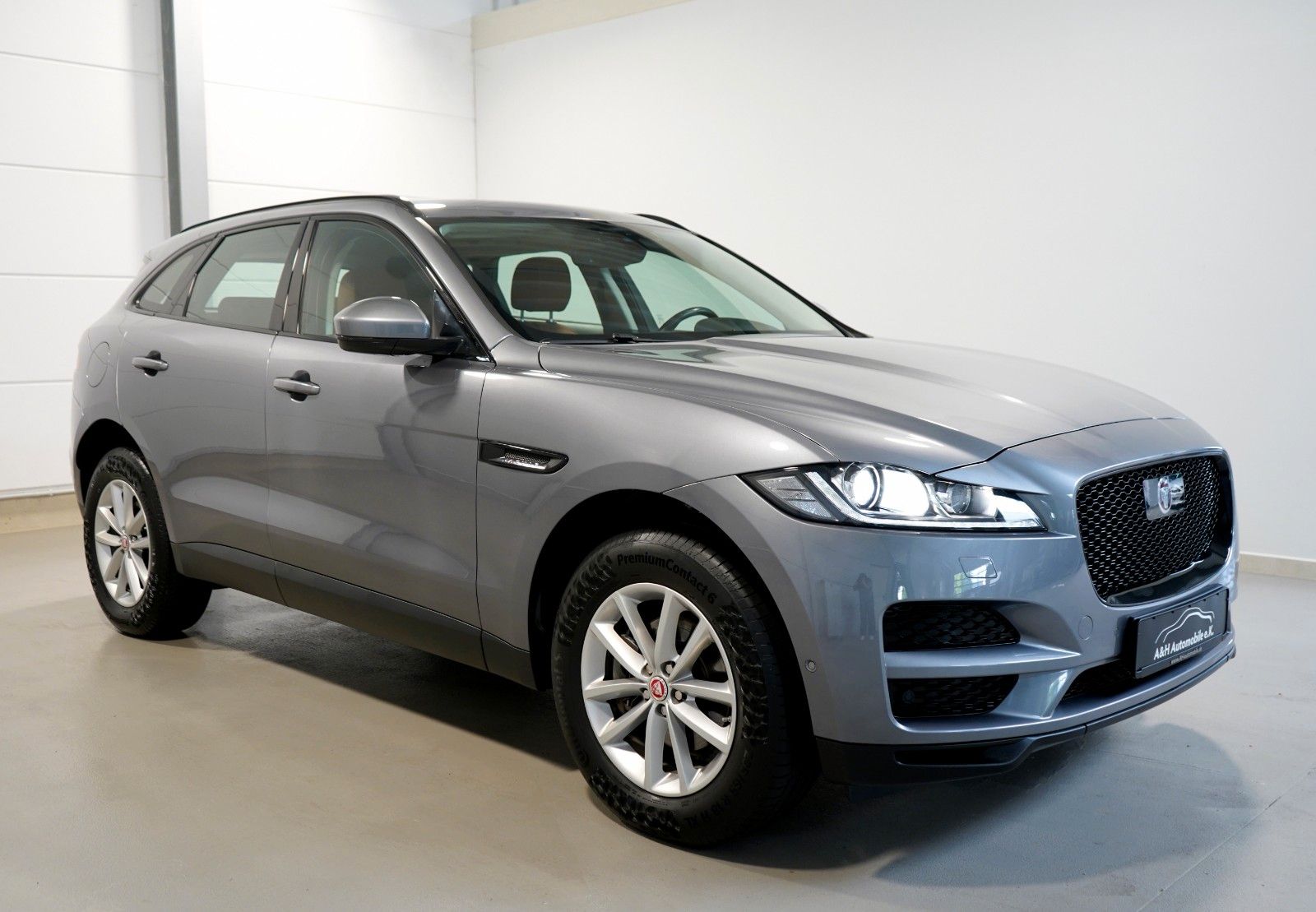 JAGUAR F-Pace