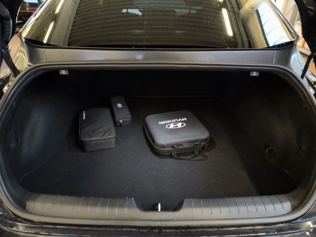 Fahrzeugabbildung Hyundai IONIQ 6 Allradantrieb 77,4kWh Batt. 325 PS UNIQ-