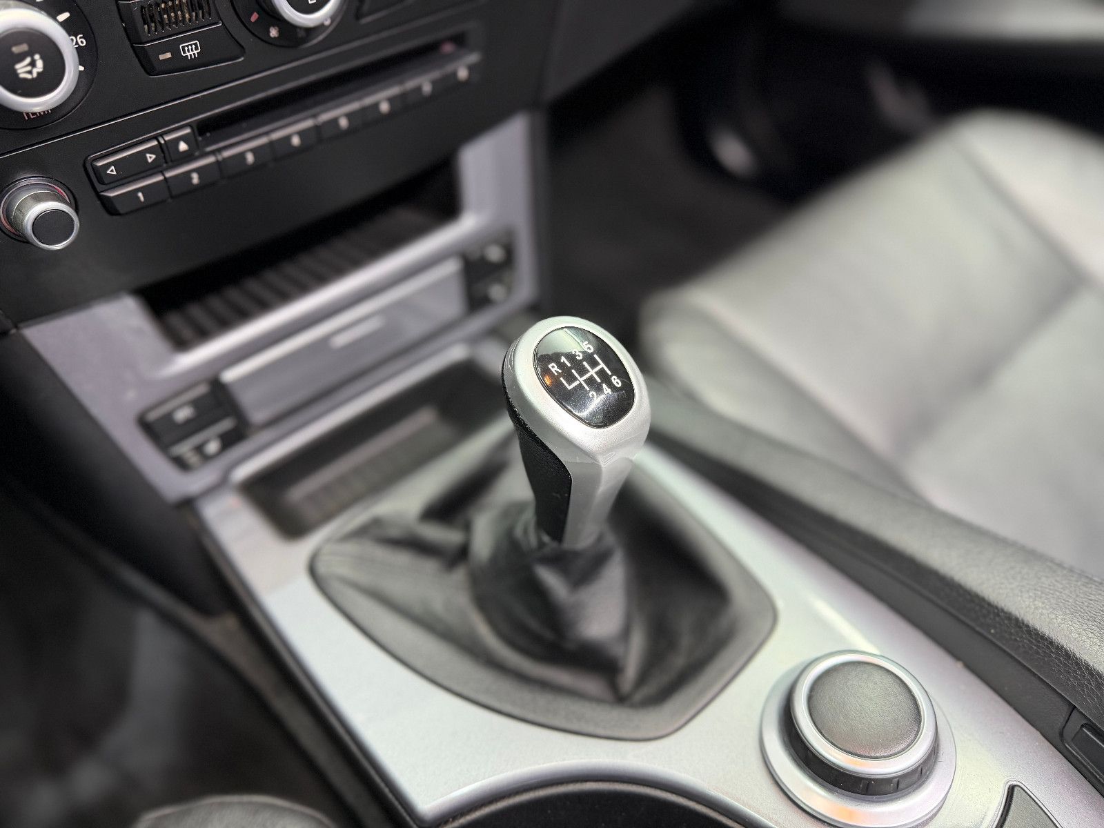 Fahrzeugabbildung BMW 523I Touring |PDC|PANO|NAVI|LEDER