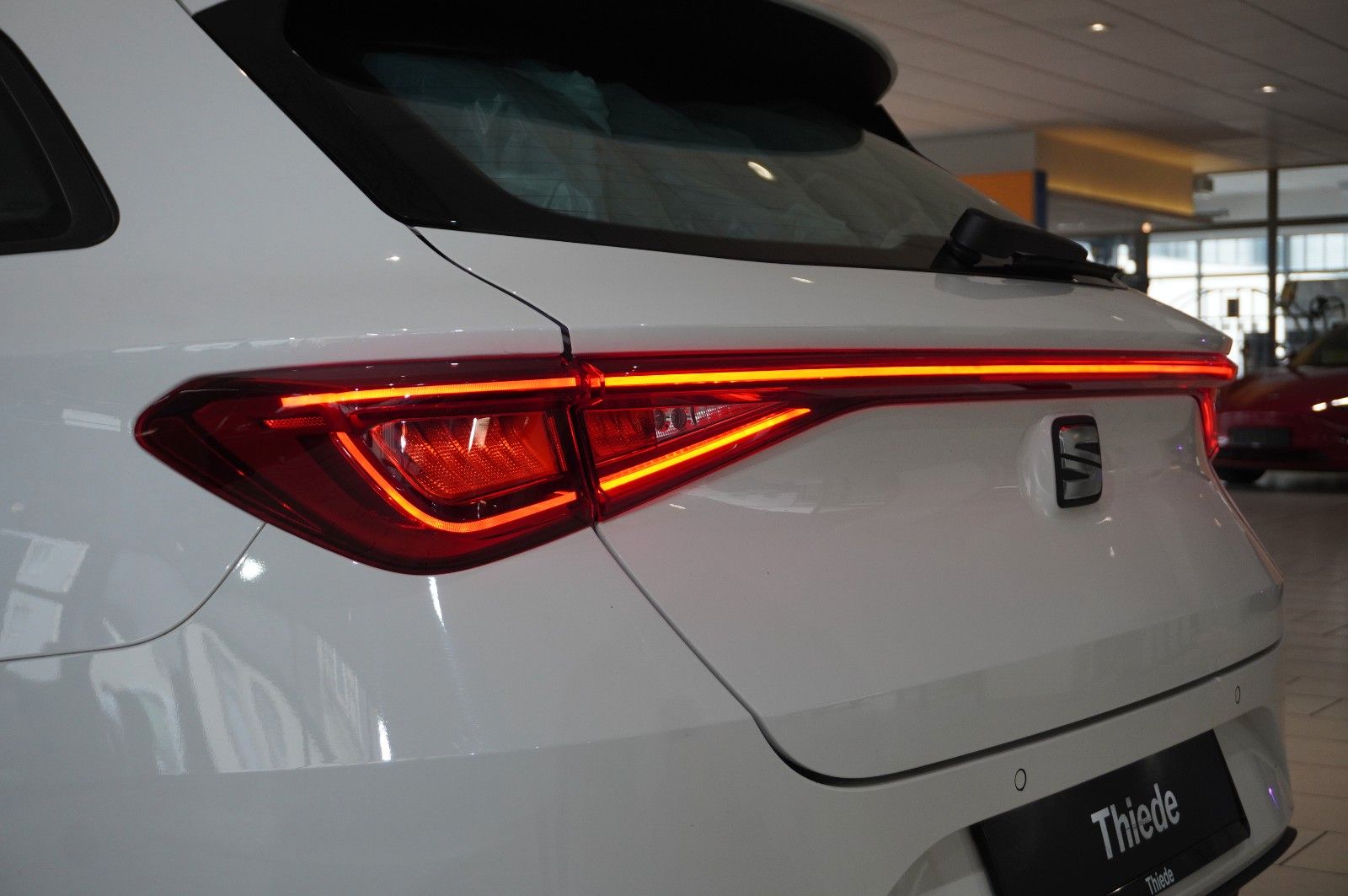Fahrzeugabbildung SEAT Leon ST 2.0 TDI STYLE NAVI/LED/VIRT/SPORT/SH/DAB