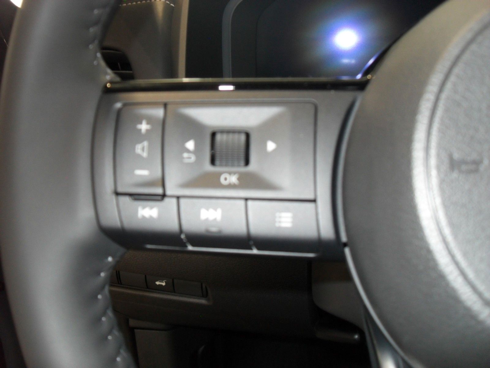 Fahrzeugabbildung Nissan X-Trail e-Power e-4orce Tekna | Head-up