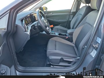 Fahrzeugabbildung Volkswagen Golf 8 Active 1.5 eTSI DSG Navi Pro ACC Kamera