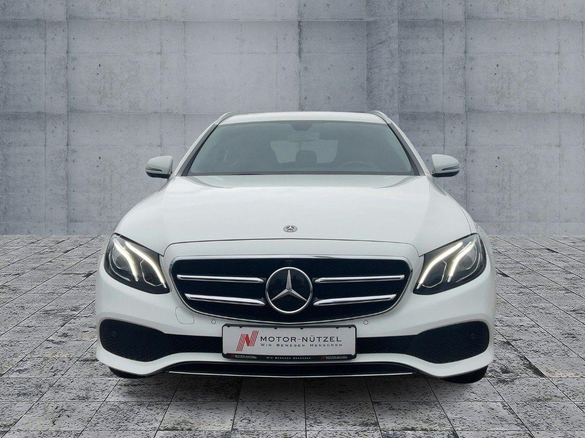 Mercedes-Benz E 200 AVANTGARDE LED+NAV+ACC+SHZ+RFK+AHK+360°