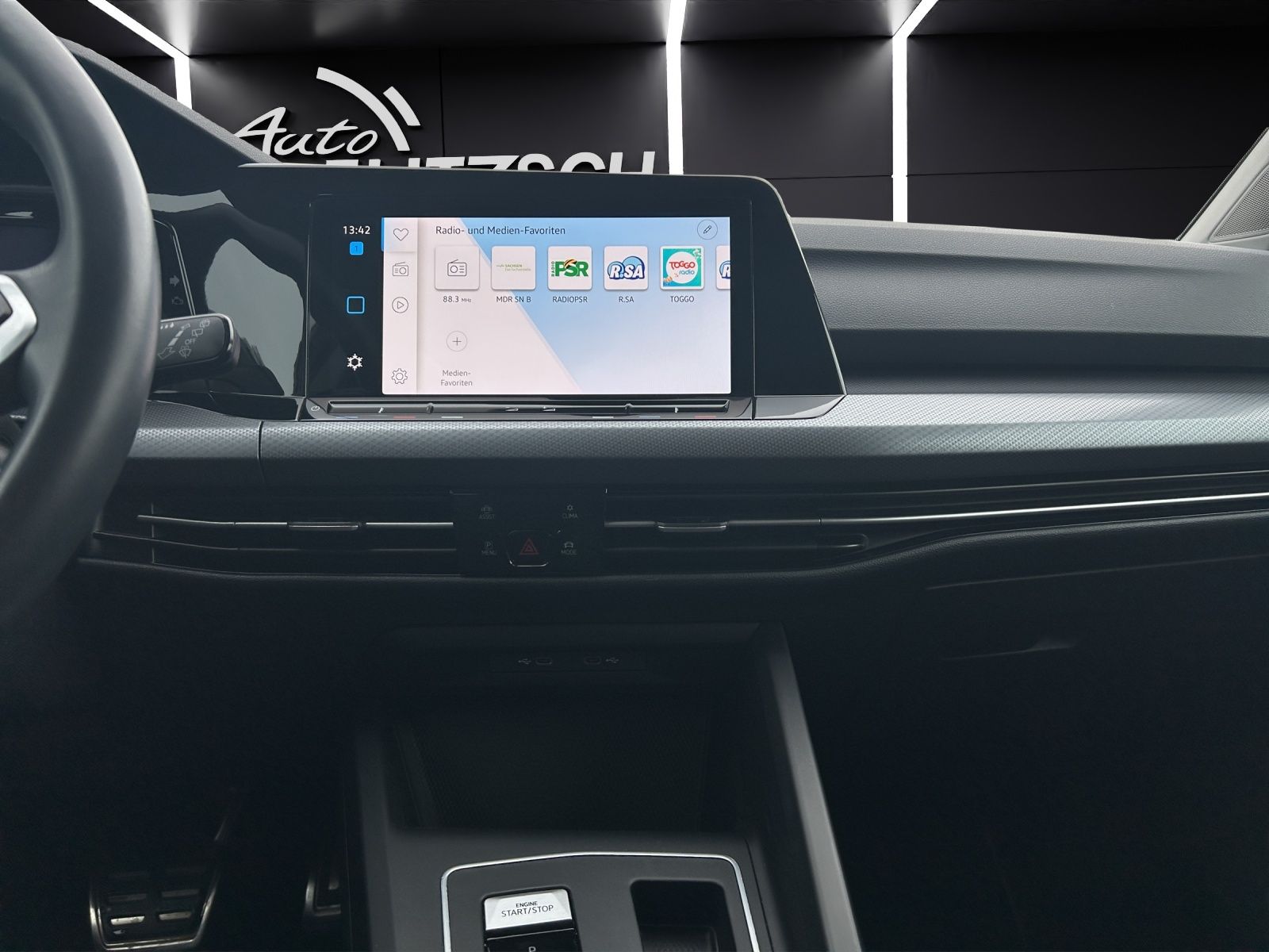 Fahrzeugabbildung Volkswagen Golf VIII Variant Active TDI DSG LED ACC SH Rear