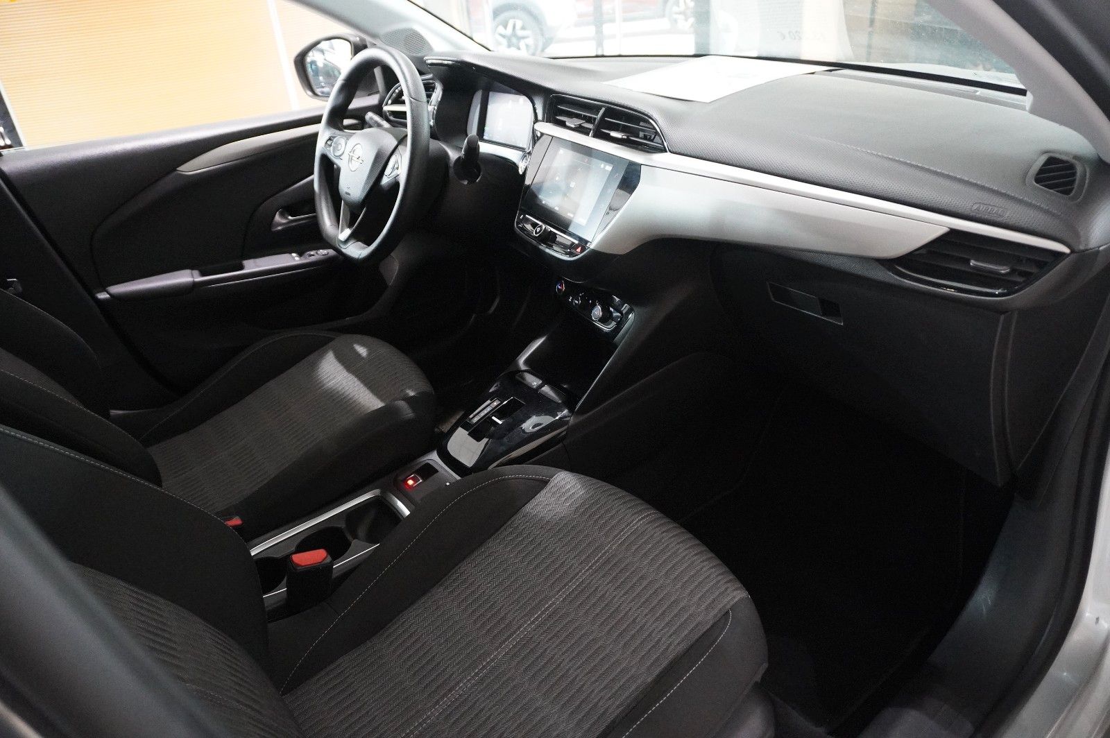 Fahrzeugabbildung Opel Corsa-e F EDITION 7KW NAVI/VIRT/TEMP/DAB/WÄRMEP.