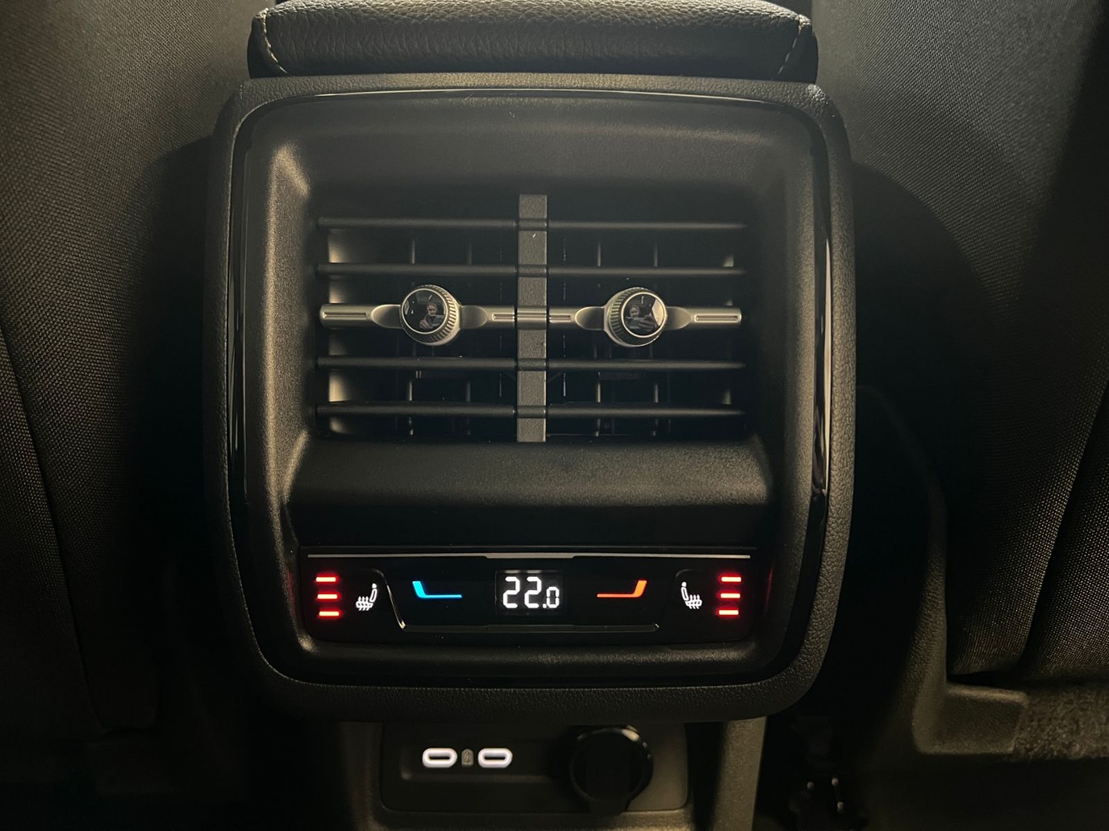 Fahrzeugabbildung SKODA Kodiaq Selection 2.0 TDI DSG 4x4 *AHK, 7 Sitze,