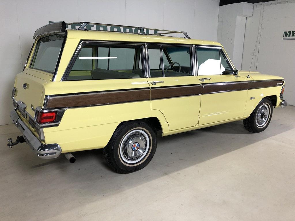 Jeep Wagoneer