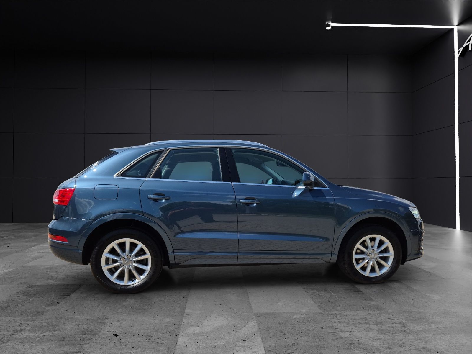 Fahrzeugabbildung Audi Q3 1.4 TFSI Sport AZV, Navi, Xenon