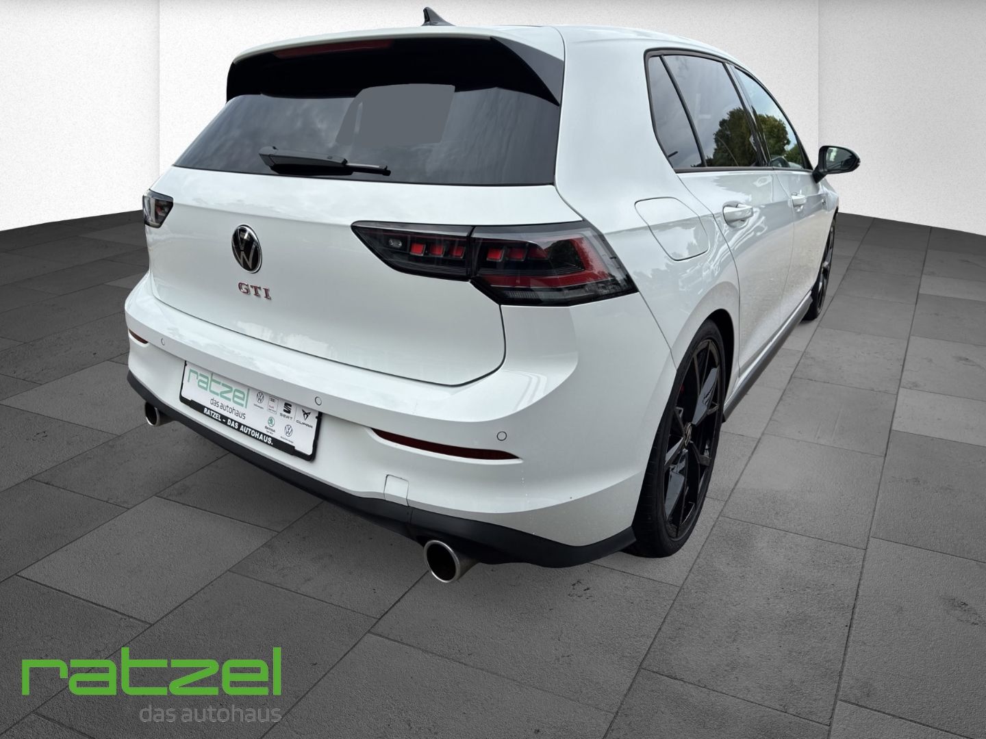 Fahrzeugabbildung Volkswagen Golf GTI 2.0 TSI DSG HUD El. Panodach Navi Kamer