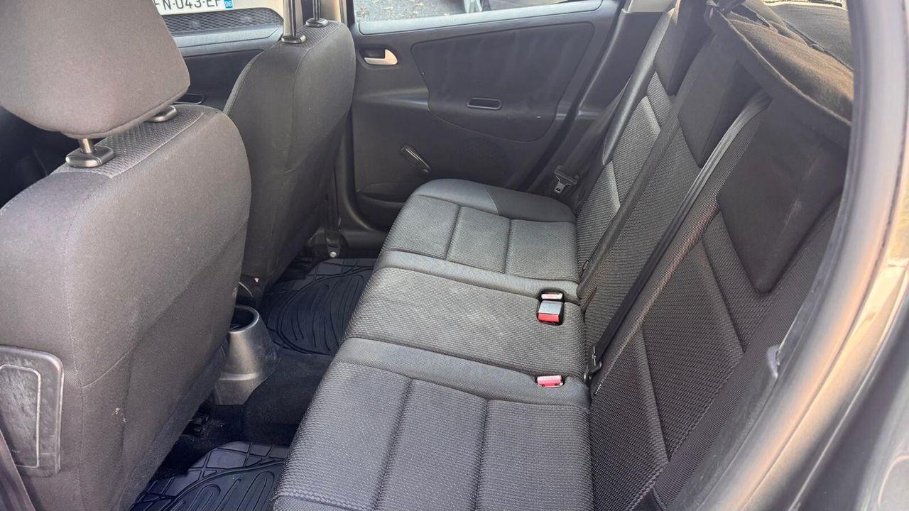 Peugeot 207 2010 — photo 9