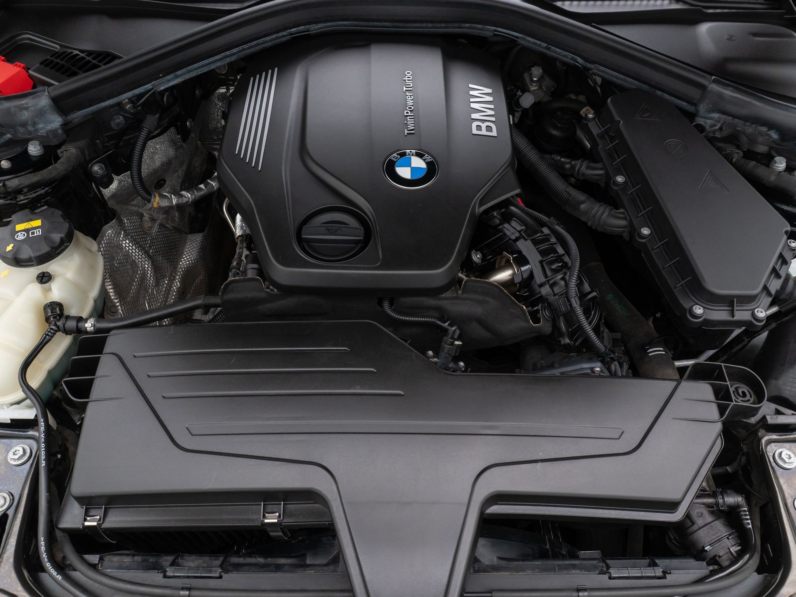 Fahrzeugabbildung BMW 318d NaviPro WLANLordos PDC LED Komfort Alarm