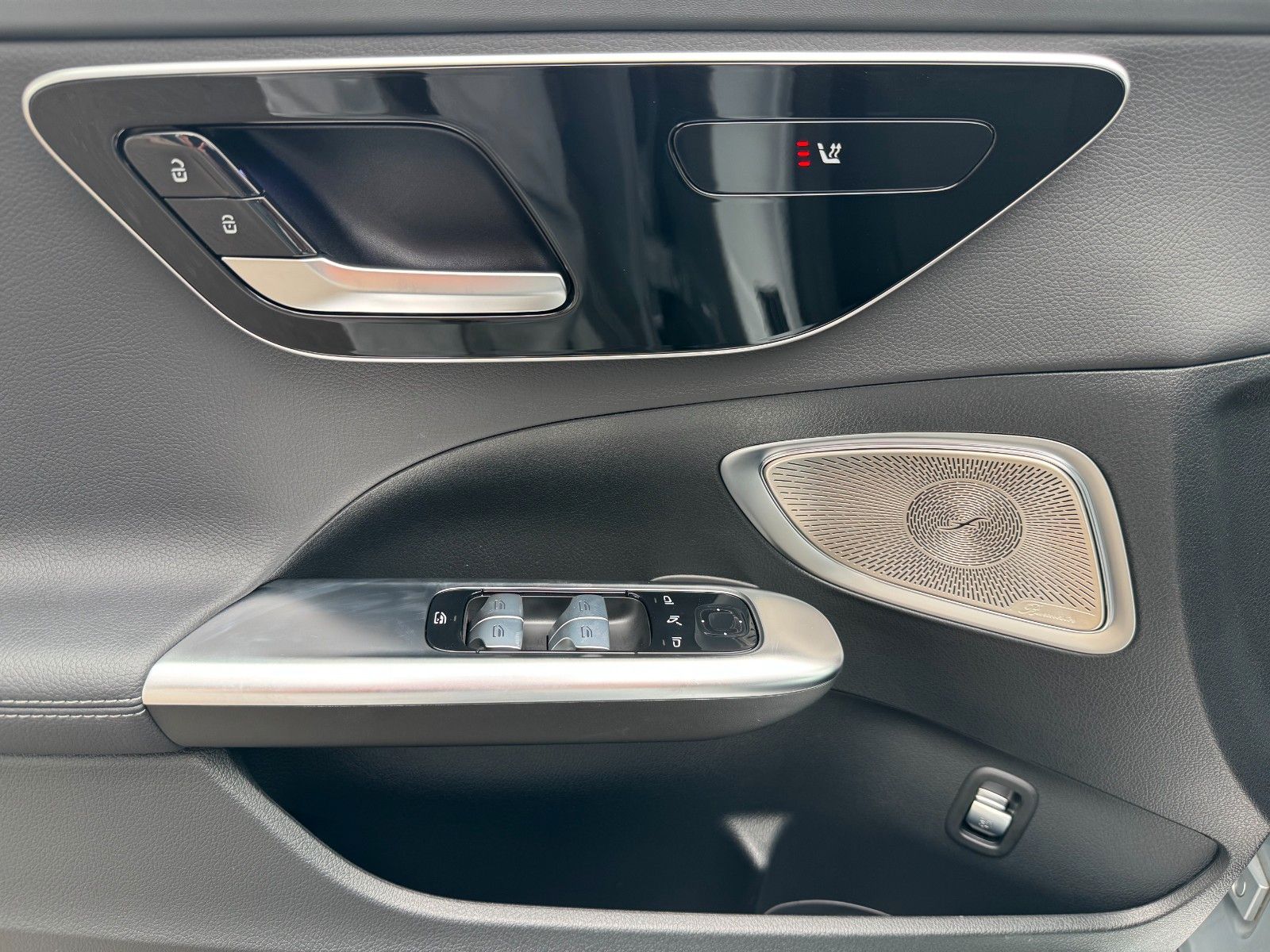 Fahrzeugabbildung Mercedes-Benz C 220 d AMG Distr+Burm+S-Dach+Ambiente