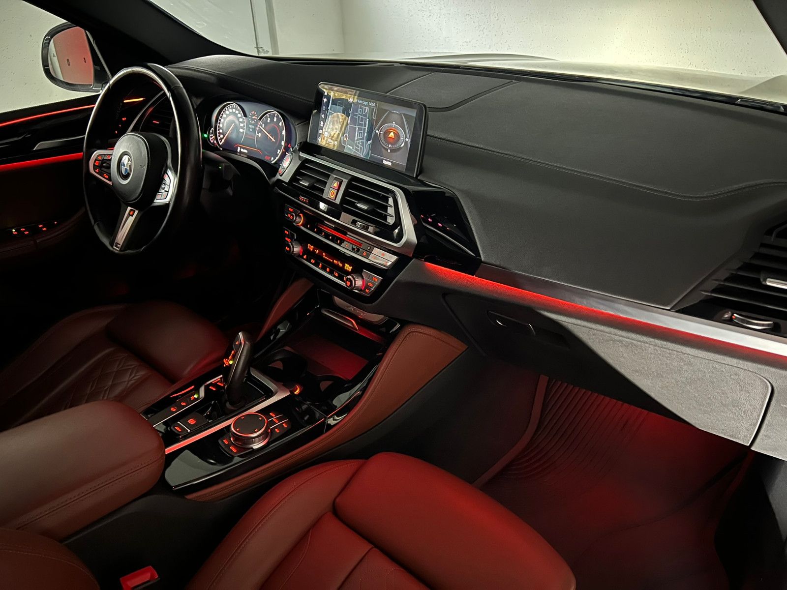 Fahrzeugabbildung BMW X4 xDrive 30 i M SPORT/ACC/H&K/HuD/PANO/DE FZG