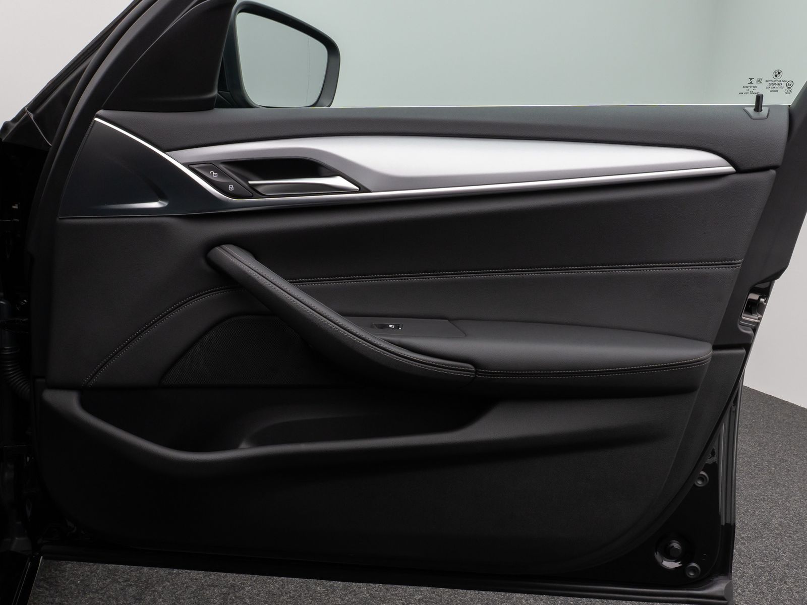 Fahrzeugabbildung BMW 530e Kamera DAB CockPitPro Sitzhzg Alarm LED