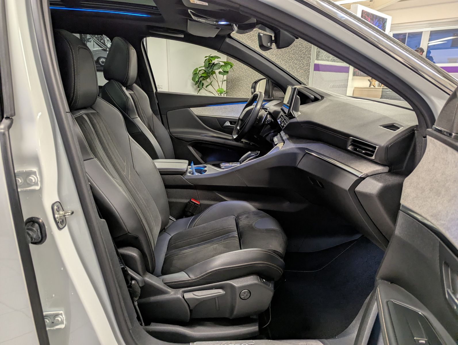 PEUGEOT 5008 GT Allure Pack Kamera LED Pano 7-Sitze AHK - Image 14