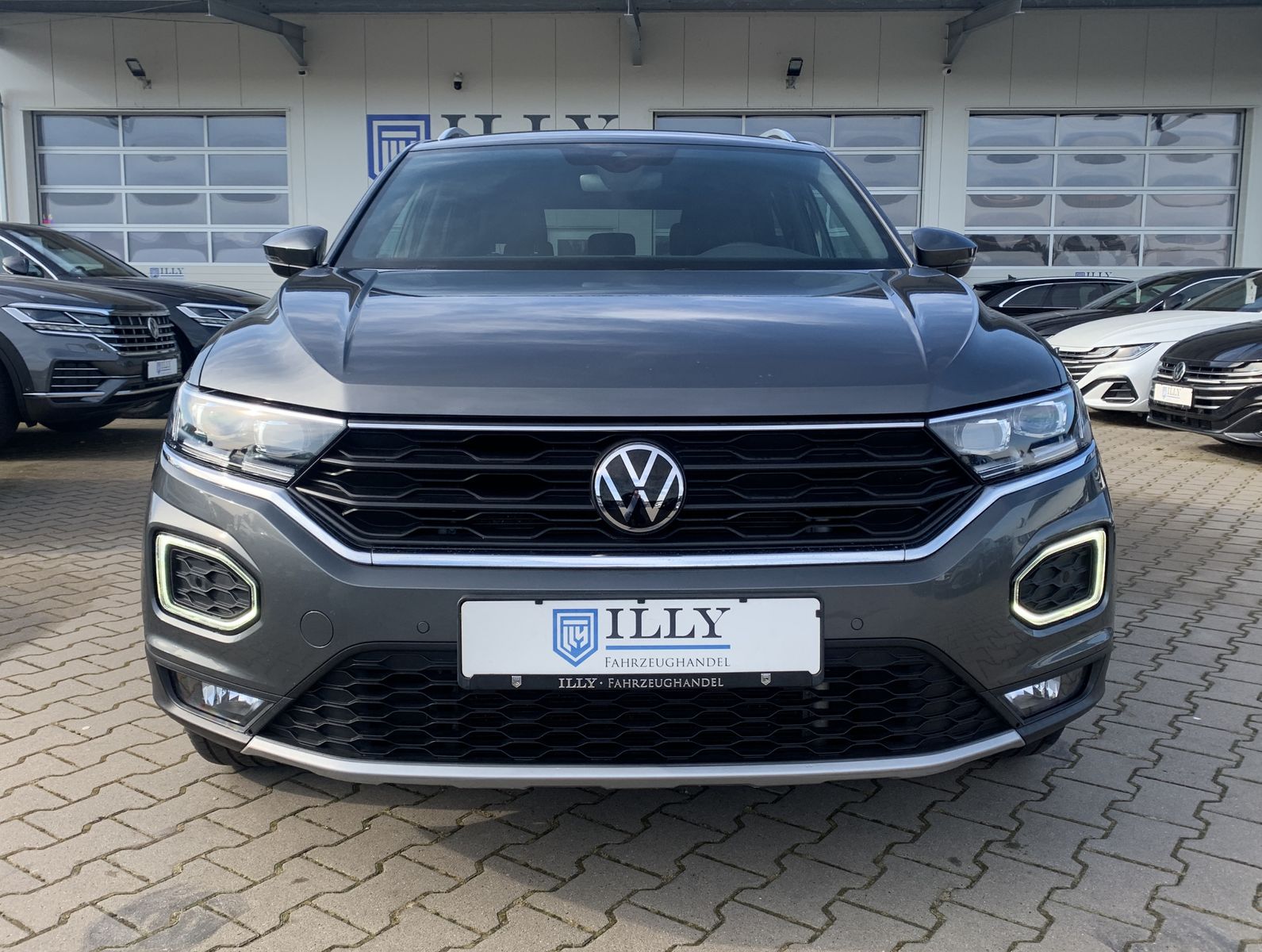 Fahrzeugabbildung Volkswagen T-Roc 2.0 TDI*Sport*AHK*Cam*LED*Navi*ACC*