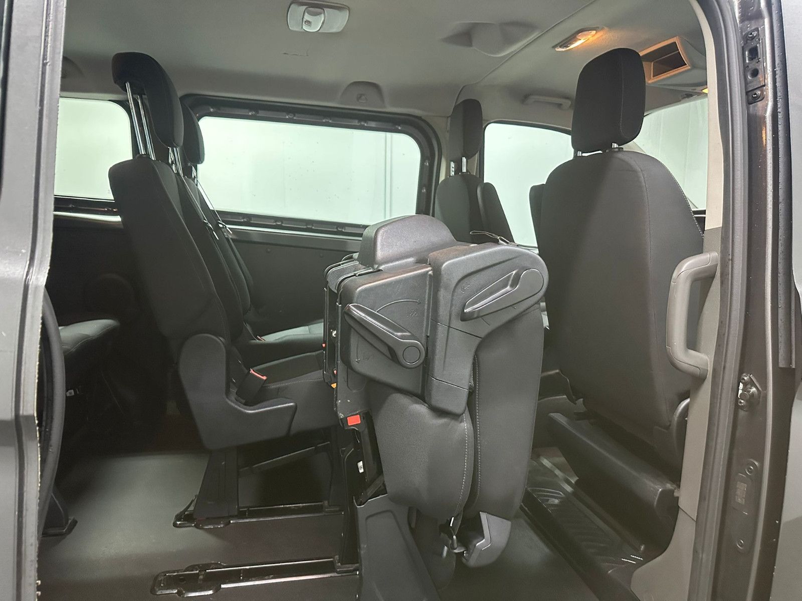 Fahrzeugabbildung Ford Transit Custom 320 L1H1*TREND*8-SITZE*NAVI*SPURH