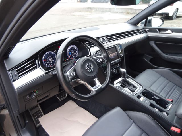 Fahrzeugabbildung Volkswagen Passat/Highline/2xR-Line/LED/Virtual/Kam/Leder/