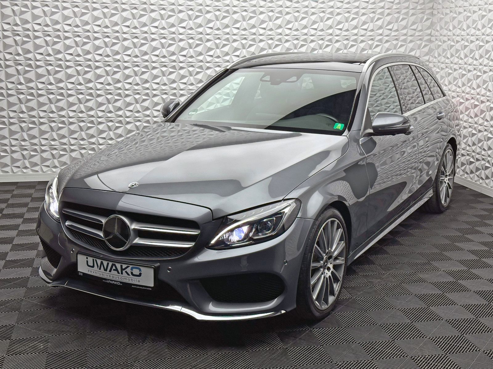 Fahrzeugabbildung Mercedes-Benz C 250d AMG/9G/KEYL/DISTRO/AMBIENTE/PANO/360°/ILS