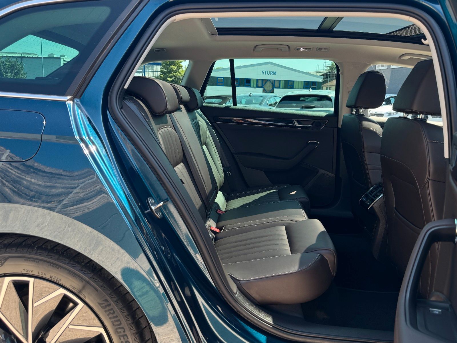 Fahrzeugabbildung SKODA Superb 2.0 TSI L&K Canton Pano Mem. ACC AHK LED