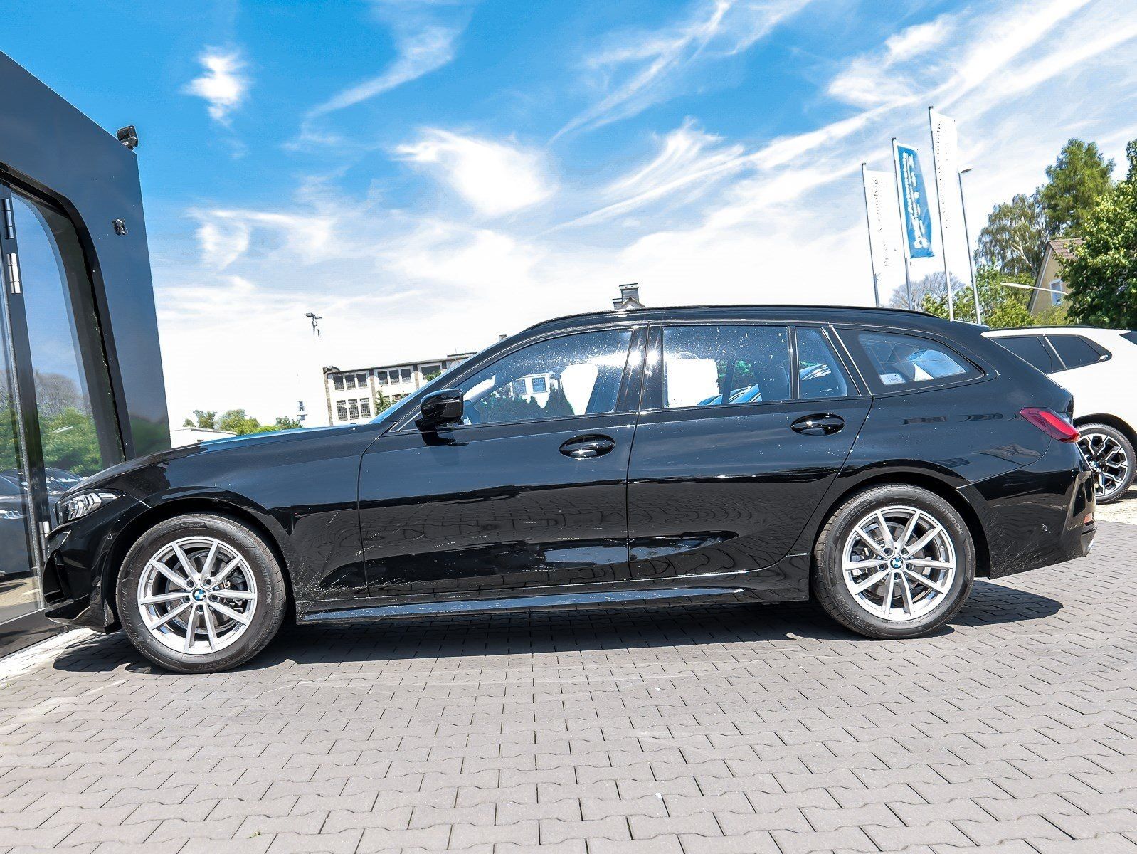 BMW 318i Touring RFK NAVI LED PDC V+H DAB Parkass. foto 9