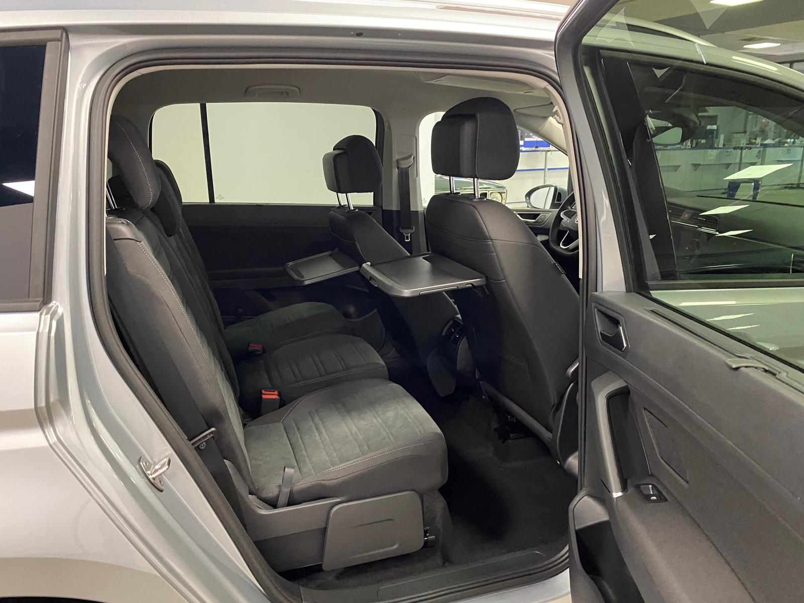Fahrzeugabbildung Volkswagen Touran 1.5 TSI Comfortline+IQLIGHT+ACC+AHK+TOTWI