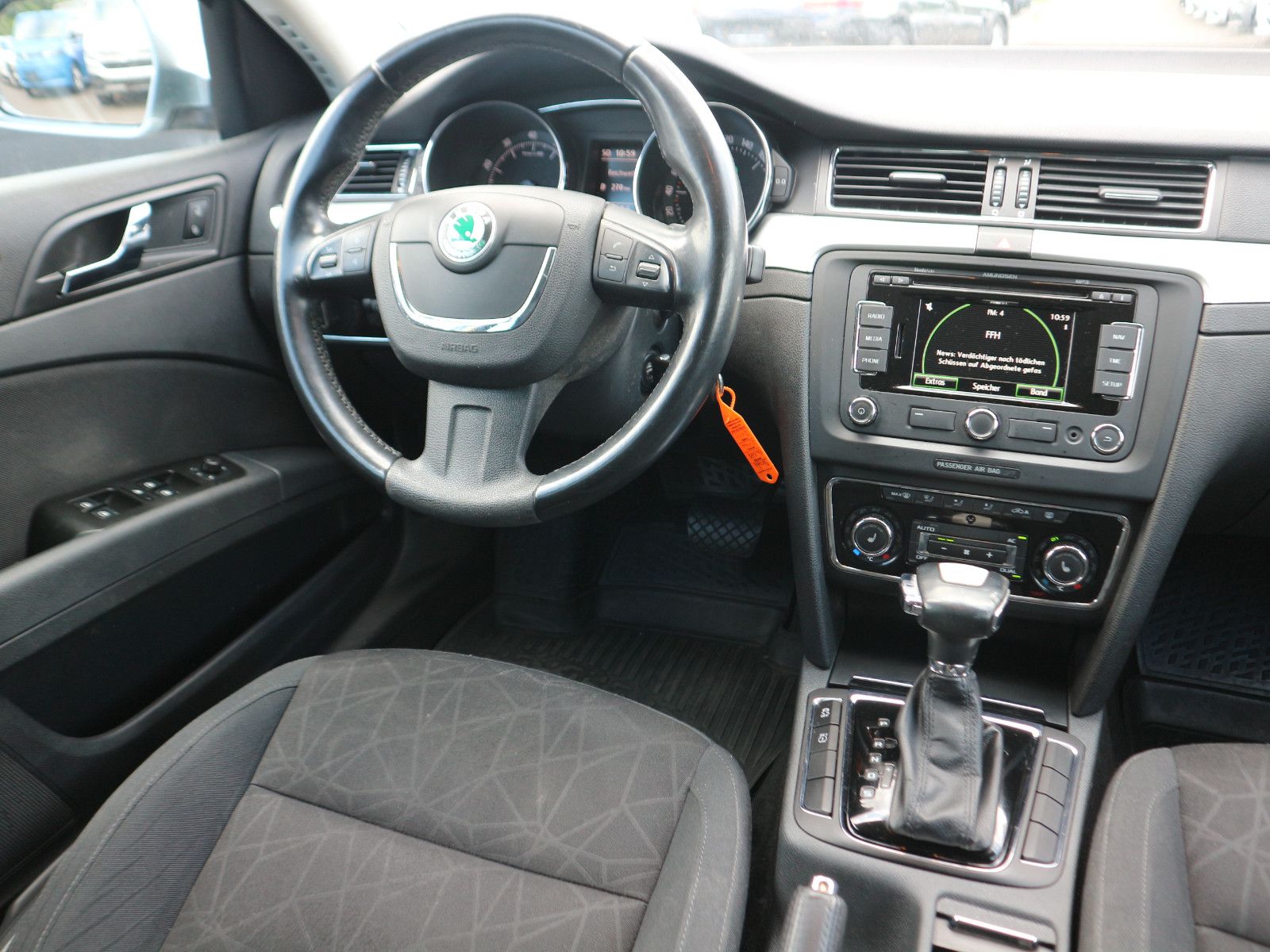 Fahrzeugabbildung SKODA Superb Family DSG GRA Xenon PDC SHZ
