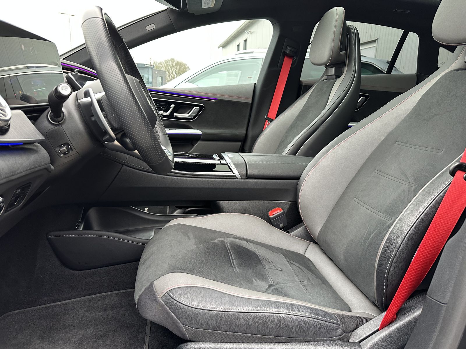 Fahrzeugabbildung Mercedes-Benz EQE 43 AMG 4Matic NAV+LED+PANORAMA+BURMESTER+HUD