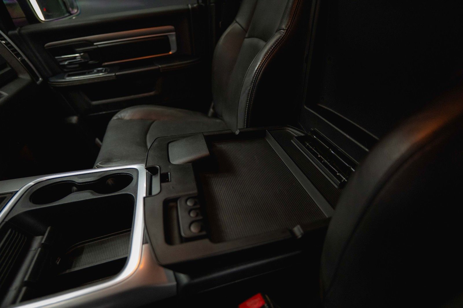 Fahrzeugabbildung Dodge RAM 5.7 V8 HEMI 4x4 Sport OFFROAD Night WARLOCK