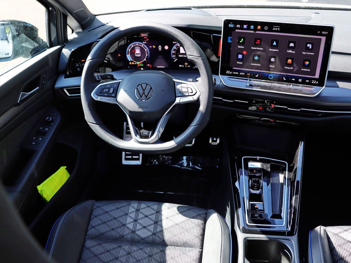 Volkswagen Golf VIII R-Line 1.5 eTSI OPF DSG ACC LED PLUS H foto 5
