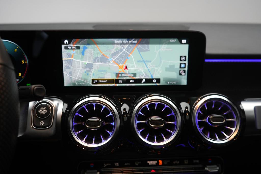 Mercedes-Benz GLB 220