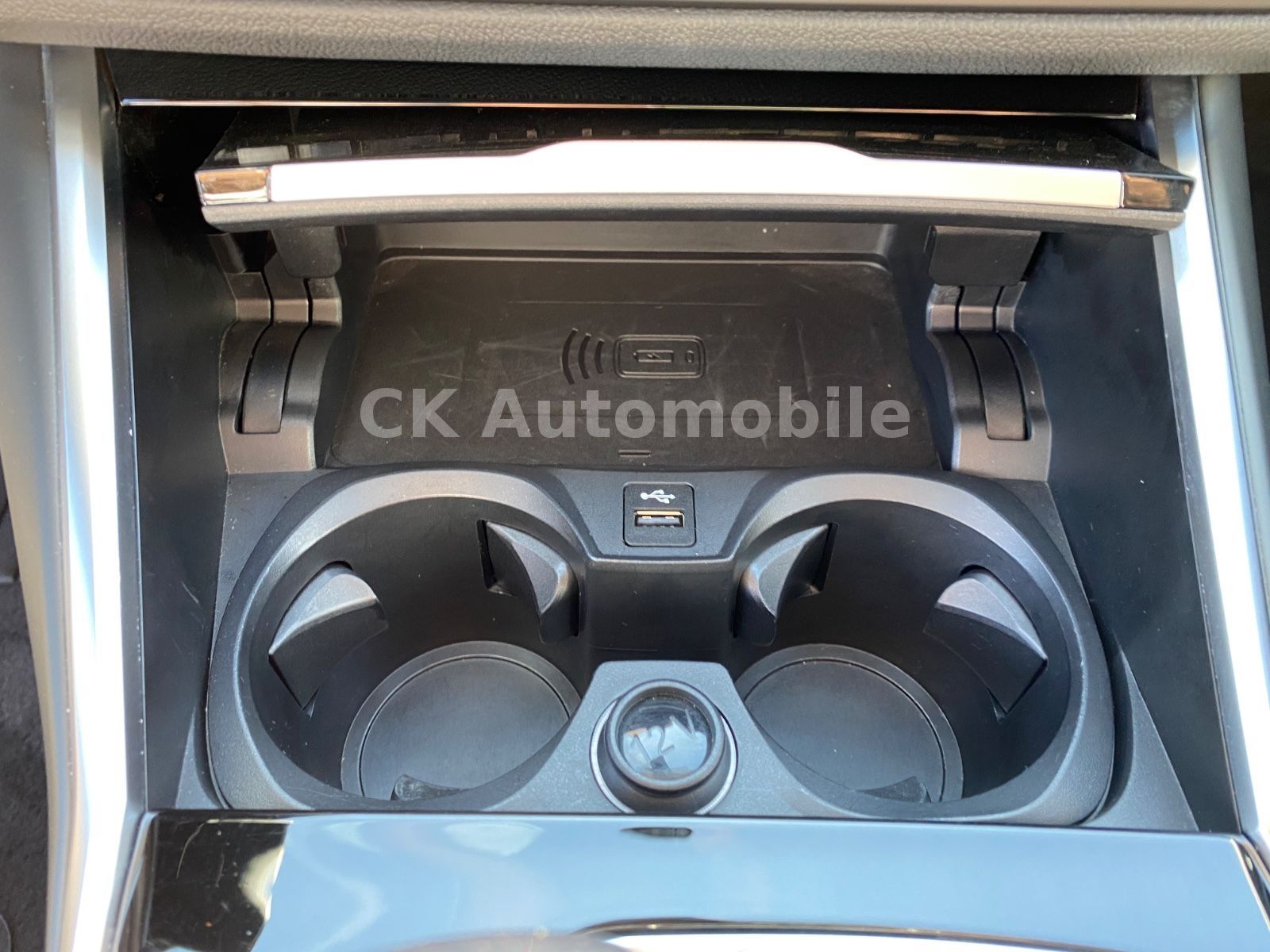 Fahrzeugabbildung BMW 320d xDrive Touring Sport-Line/Laser/Pano/Kamera