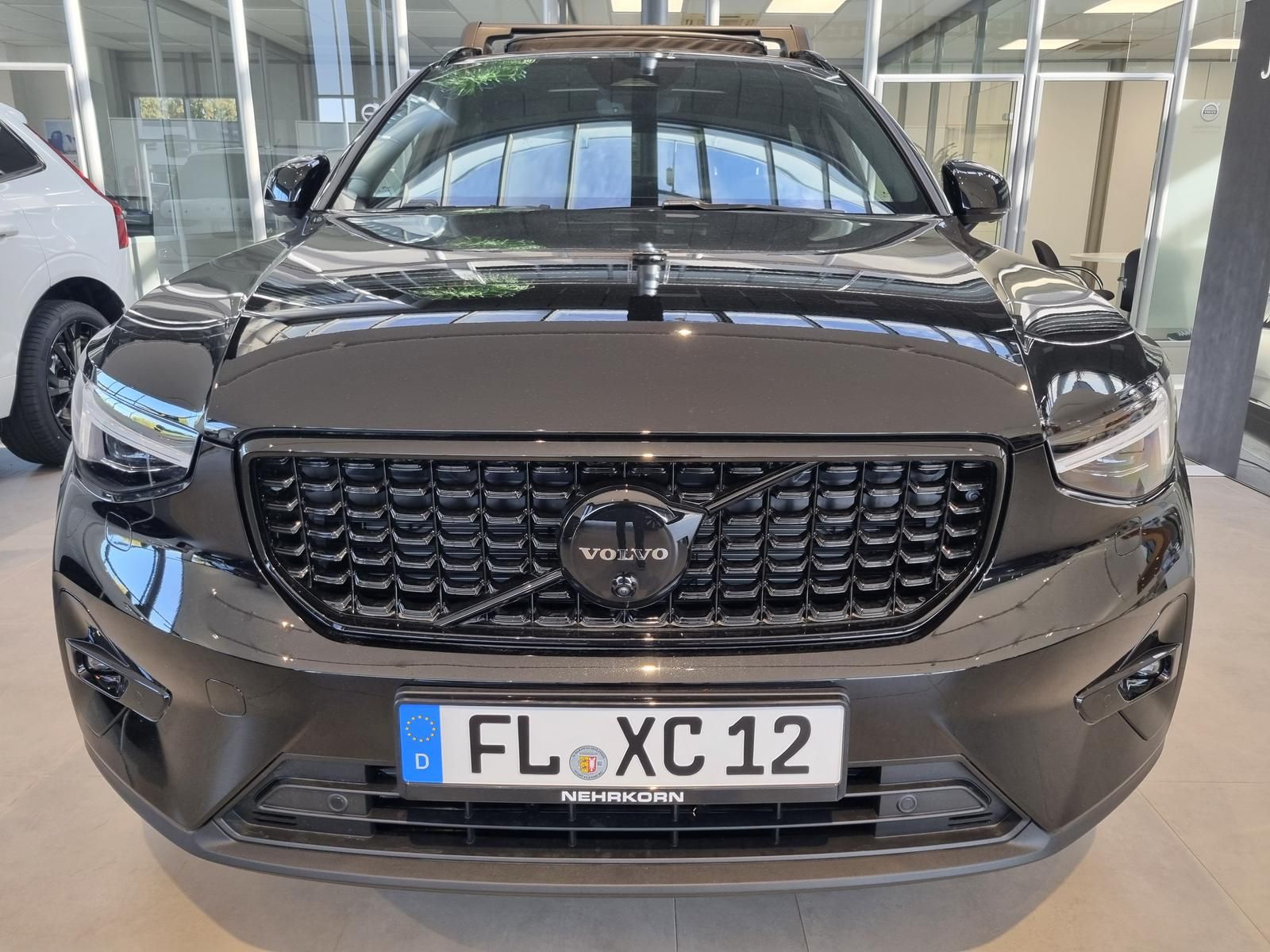 Fahrzeugabbildung Volvo XC40 B4 Plus Black Edition 'Panoramadach'