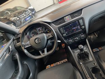 Skoda Octavia Combi RS *TEMPOMAT*NAVI*AHK*BI-XENON*