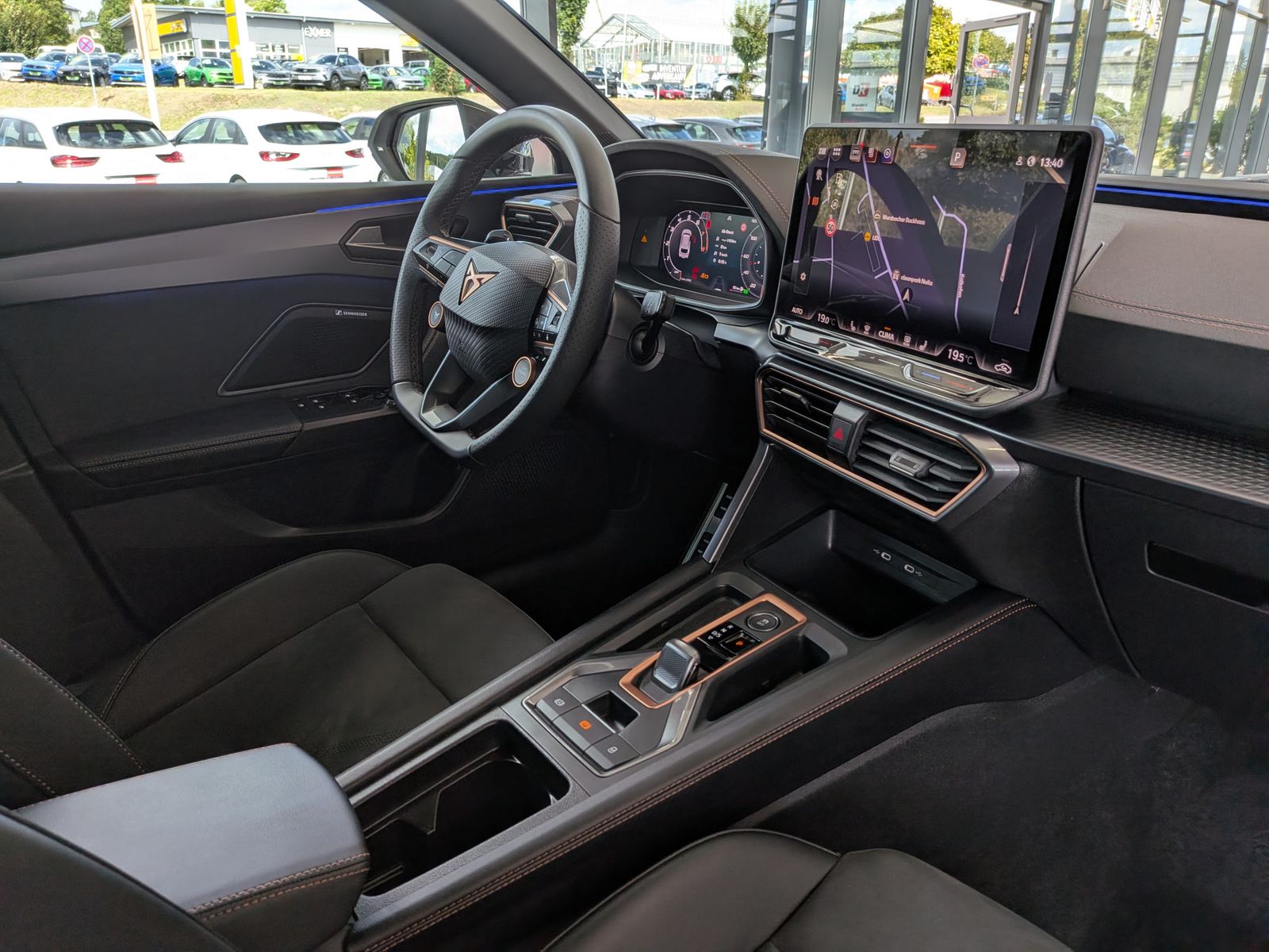 Fahrzeugabbildung CUPRA Leon 1.5 eTSI DINAMICA MATRIX ACC PANO AHK 5J-Ga