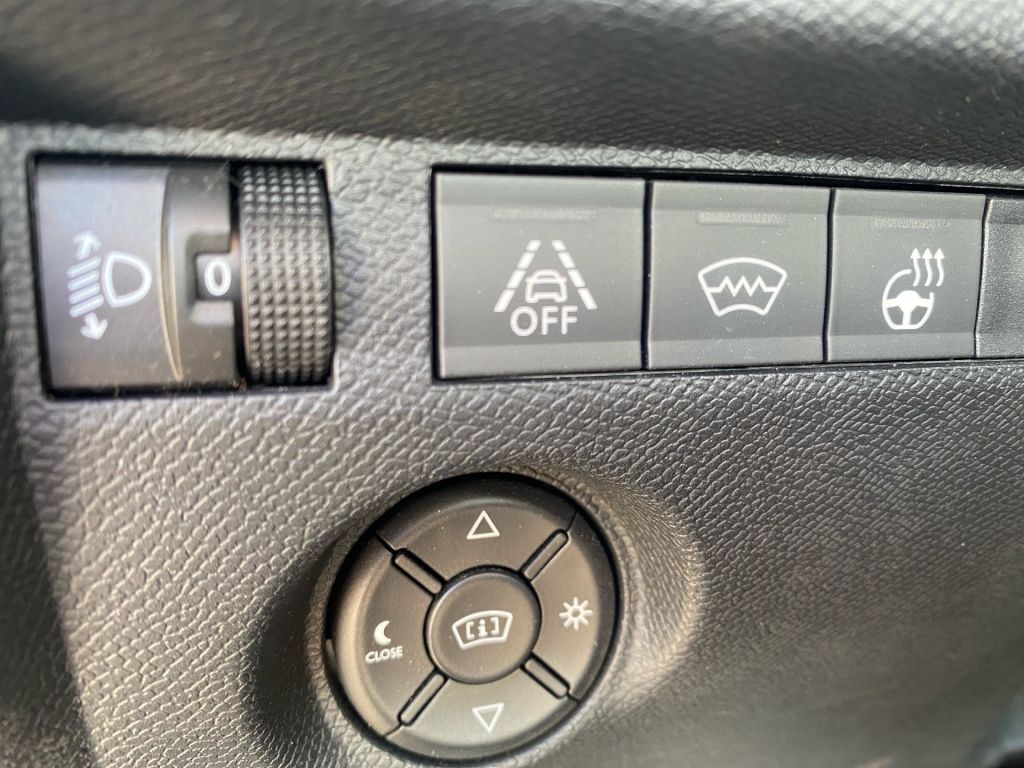 Fahrzeugabbildung Citroën C4 BlueHDi 130 Stop&Start EAT8 SHINE