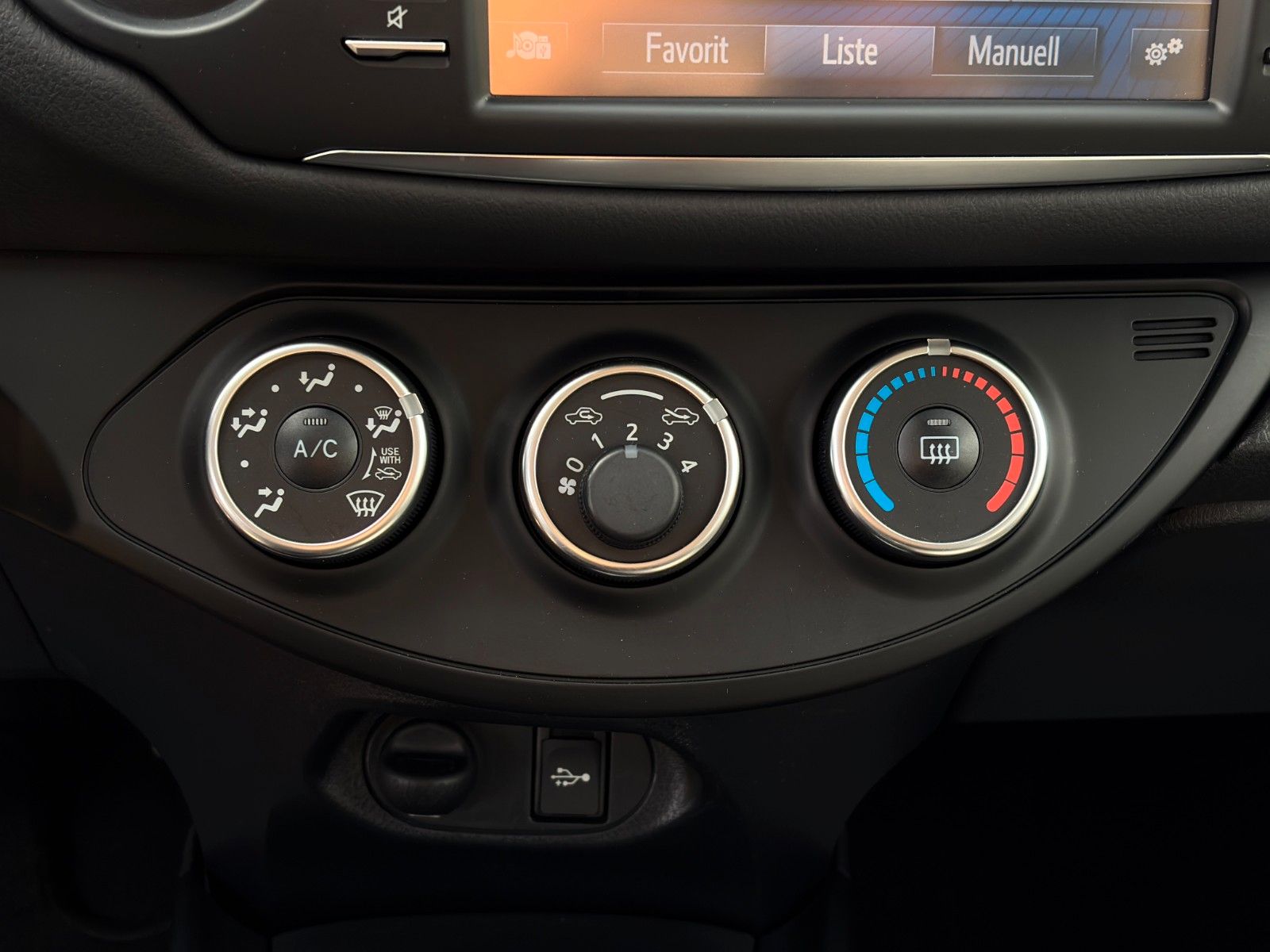 Fahrzeugabbildung Toyota Yaris 1.5 Ltr. Kamera Klima BLT SHZ LKA AM