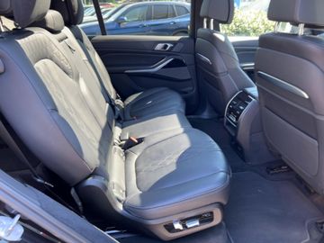 BMW X7 - 7
